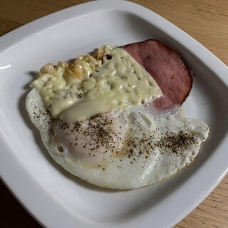 ありふれた朝食（ハム＆チーズ＆エッグ）